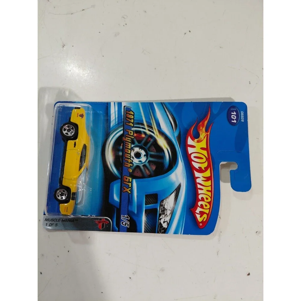 NIP Hot Wheels Muscle Mania 1:64 DieCast 1971 Plymouth GTX 440 6 Pack Muscle Car